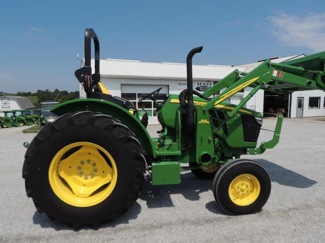 Image of John Deere 5045E equipment image 3
