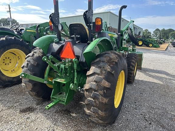 Image of John Deere 5045E equipment image 3
