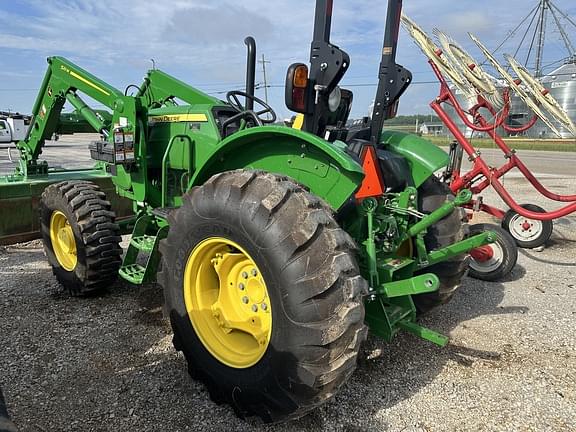Image of John Deere 5045E equipment image 4