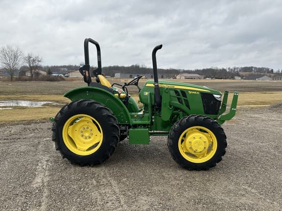 Image of John Deere 5045E equipment image 4