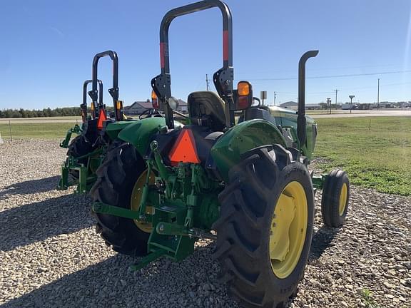 Image of John Deere 5045E equipment image 3