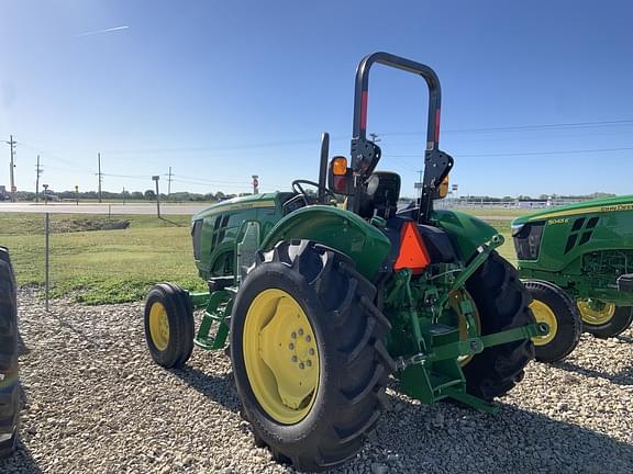 Image of John Deere 5045E equipment image 4