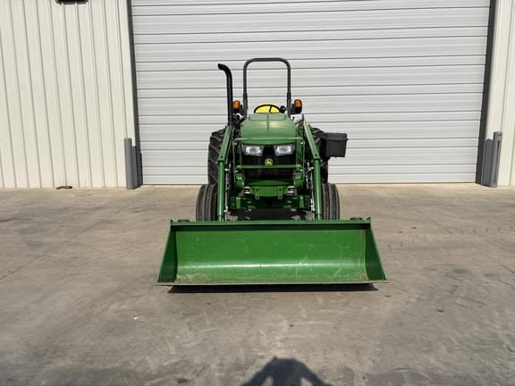 Image of John Deere 5045E equipment image 3