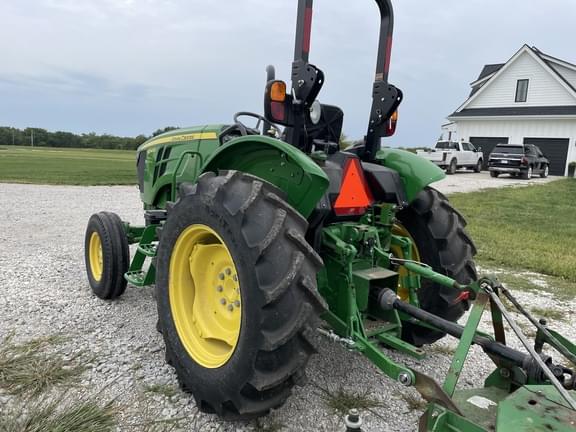 Image of John Deere 5045E equipment image 4