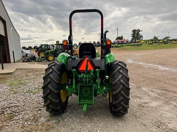 Image of John Deere 5045E equipment image 3