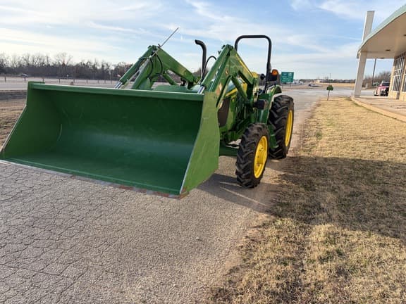 Image of John Deere 5045E equipment image 3