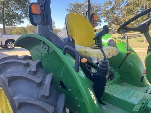 Image of John Deere 5045E equipment image 4