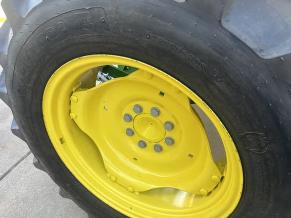 Image of John Deere 5045E equipment image 3