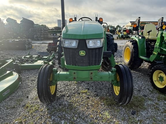 Image of John Deere 5045E equipment image 3