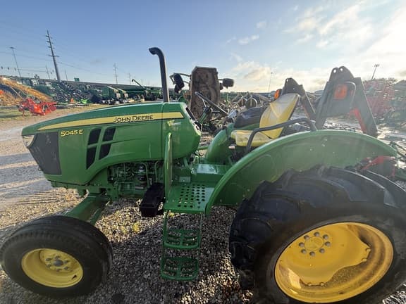Image of John Deere 5045E equipment image 3