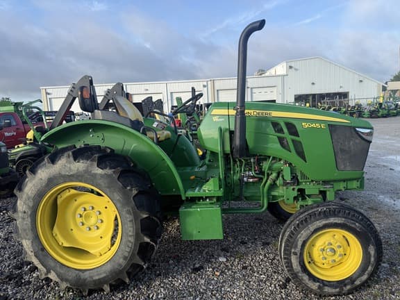 Image of John Deere 5045E equipment image 2