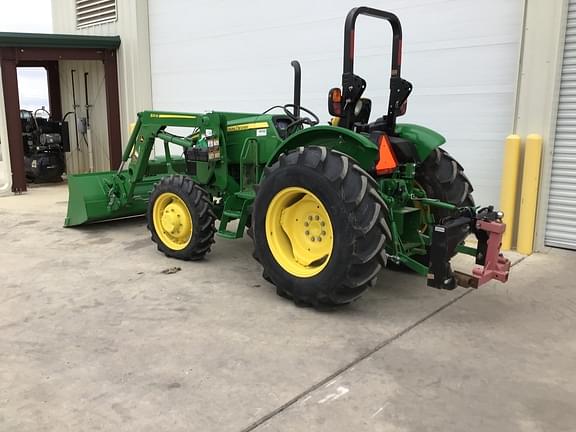 Image of John Deere 5045E equipment image 3