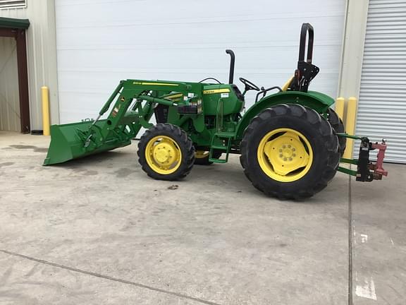 Image of John Deere 5045E equipment image 4