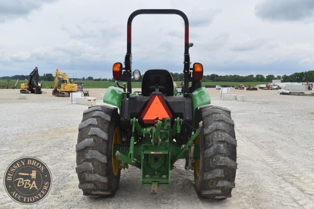 Image of John Deere 5045E equipment image 3
