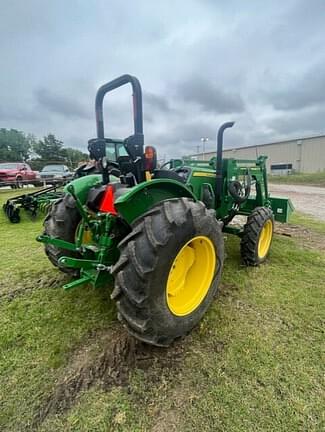 Image of John Deere 5045E equipment image 3