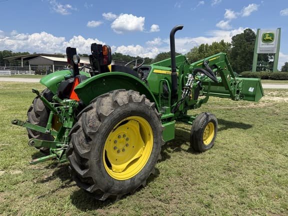Image of John Deere 5045E equipment image 3