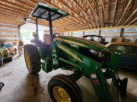 Image of John Deere 5045E equipment image 4