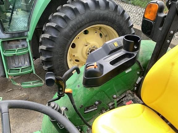 Image of John Deere 5045E equipment image 3