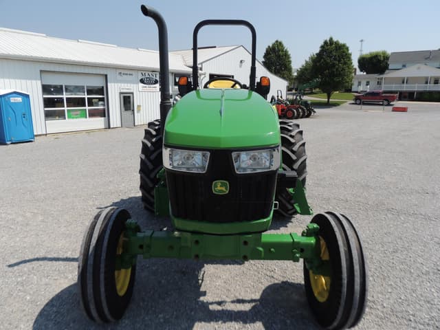 Image of John Deere 5045E equipment image 4