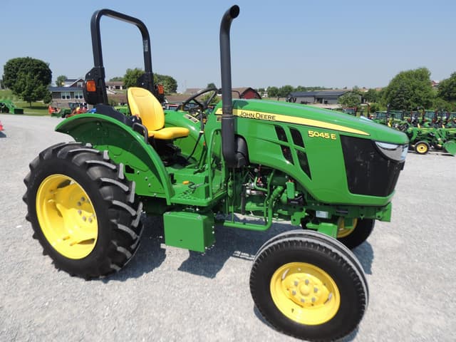 Image of John Deere 5045E equipment image 2