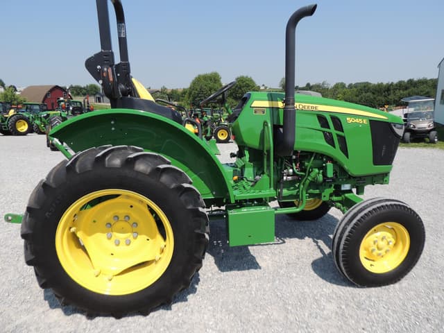 Image of John Deere 5045E equipment image 3