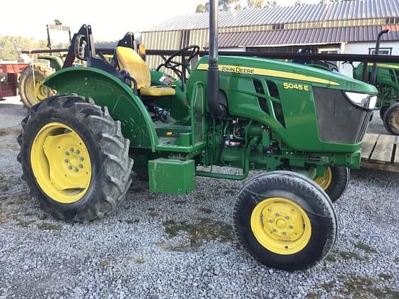 Image of John Deere 5045E equipment image 4