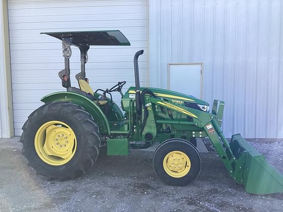 Image of John Deere 5045E equipment image 3