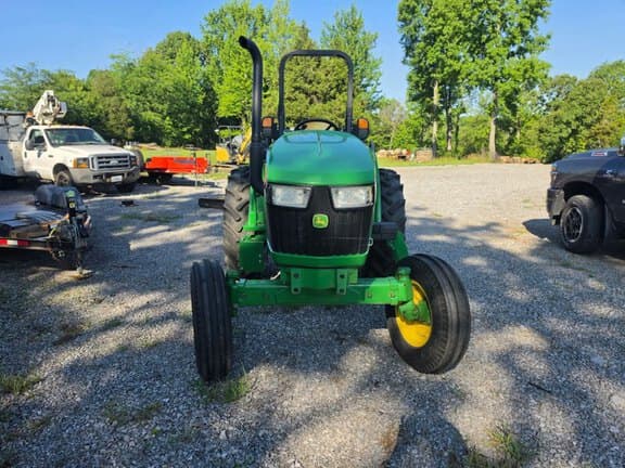 Image of John Deere 5045E equipment image 3