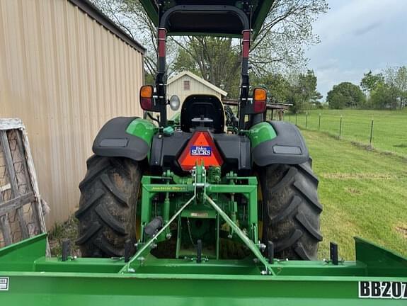 Image of John Deere 5045E equipment image 4