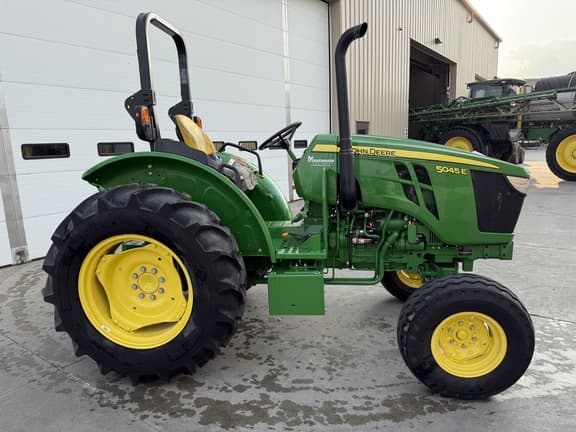 Image of John Deere 5045E equipment image 1