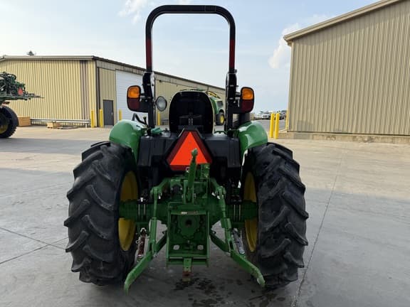 Image of John Deere 5045E equipment image 3