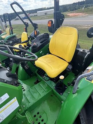 Image of John Deere 5045E equipment image 4