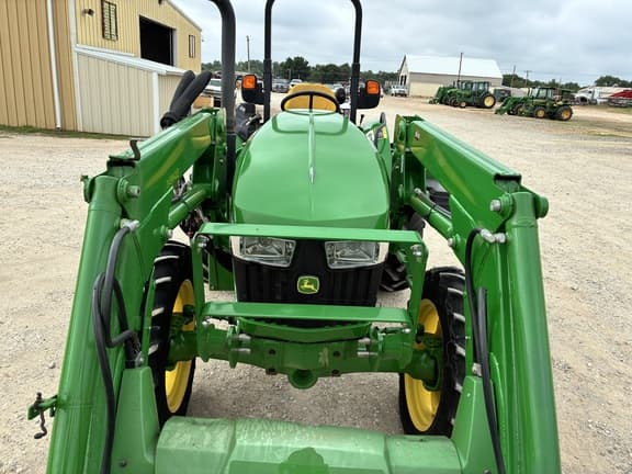 Image of John Deere 5045E equipment image 4