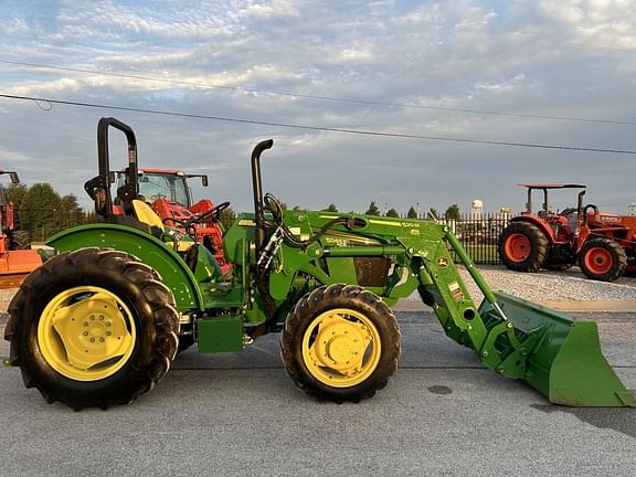 Image of John Deere 5045E equipment image 4