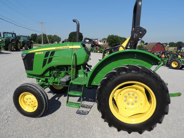 Image of John Deere 5045E equipment image 3