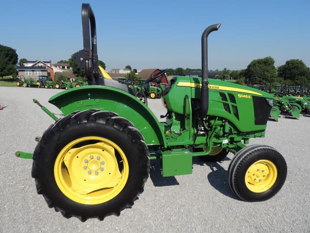 Image of John Deere 5045E equipment image 2