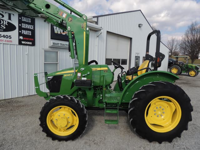 Image of John Deere 5045E equipment image 2