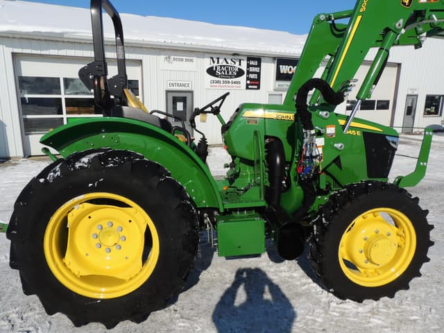 Image of John Deere 5045E equipment image 4
