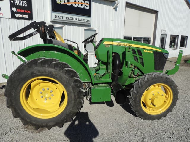 Image of John Deere 5045E equipment image 3