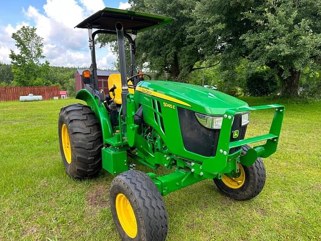 Image of John Deere 5045E equipment image 3