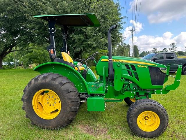 Image of John Deere 5045E equipment image 4