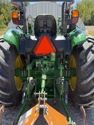 Image of John Deere 5055E equipment image 3