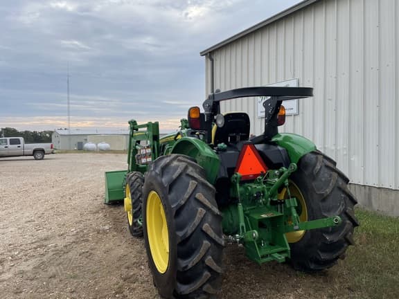 Image of John Deere 5055E equipment image 4