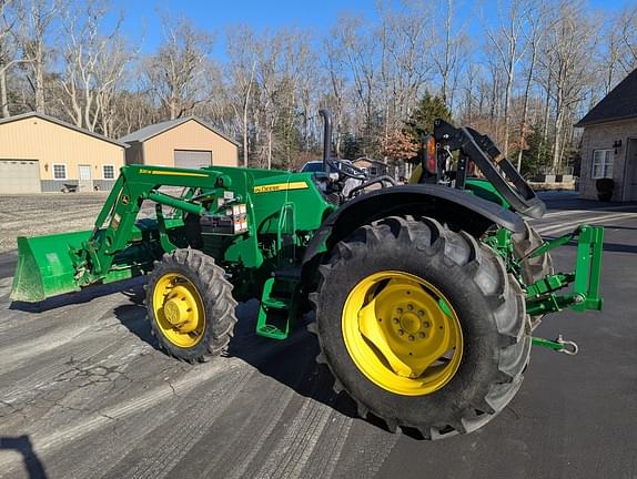 Image of John Deere 5055E equipment image 2