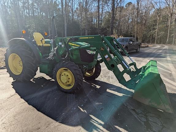 Image of John Deere 5055E equipment image 1