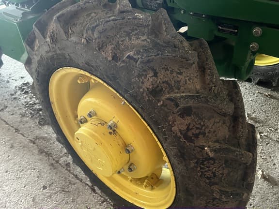 Image of John Deere 5055E equipment image 3