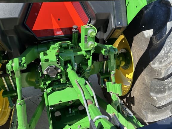 Image of John Deere 5055E equipment image 4