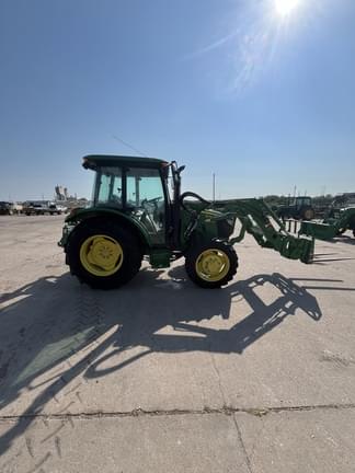 Image of John Deere 5055E equipment image 4