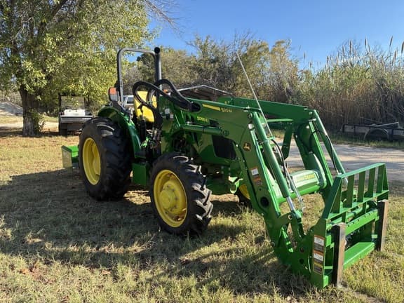 Image of John Deere 5055E equipment image 4