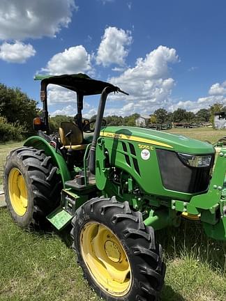 Image of John Deere 5055E equipment image 4